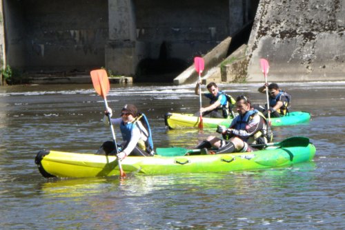 Laura et Guillaume pendant le canoë du raid de la Suisse Normande
